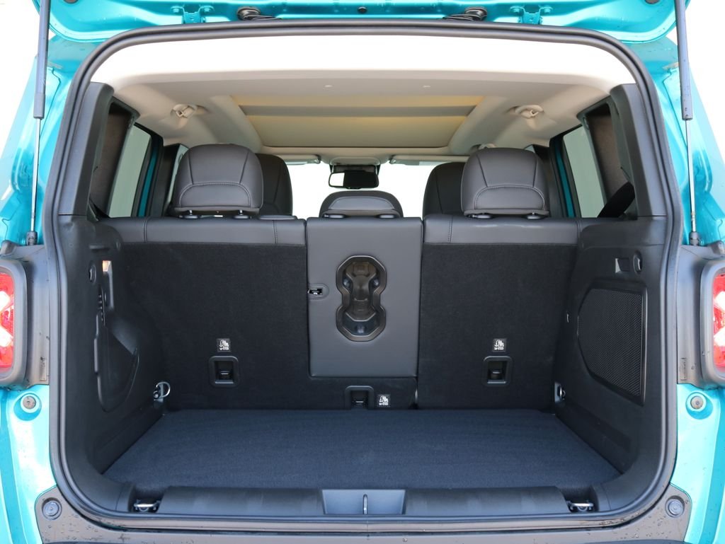 Used 2022 Teal Jeep Limited image 29