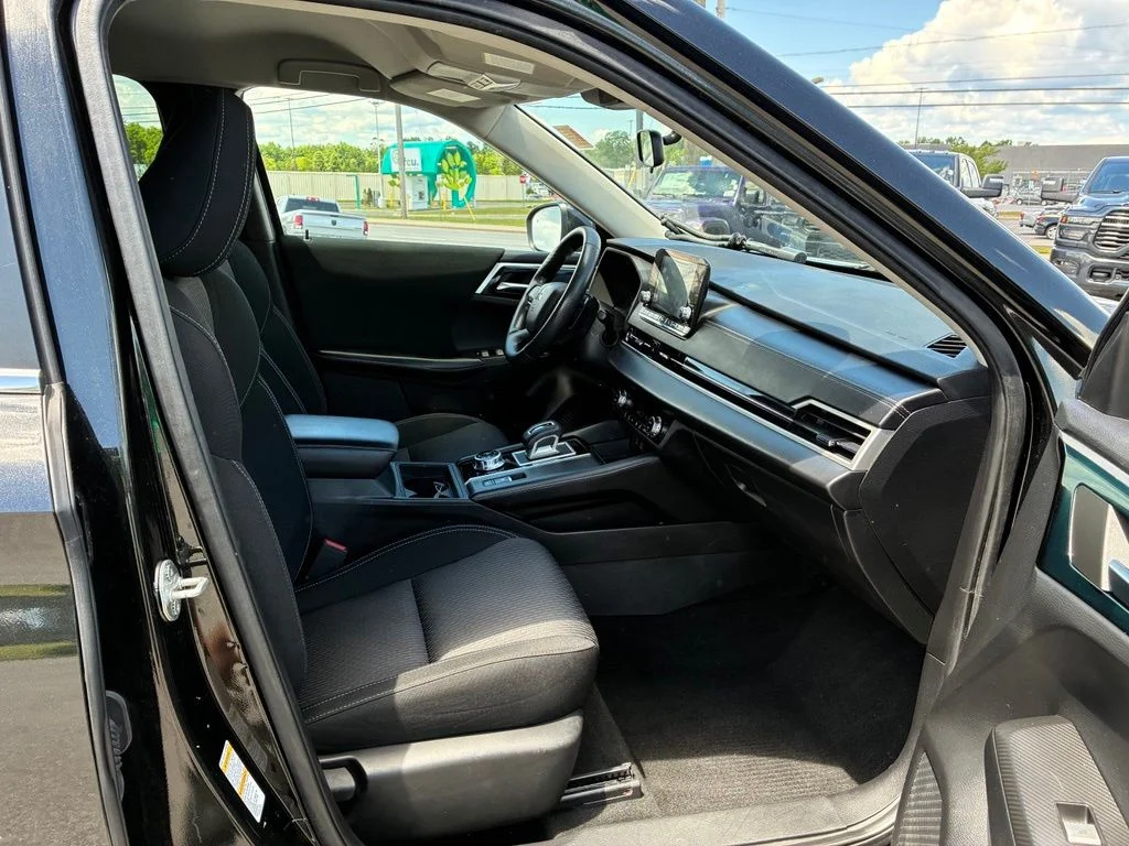 Used 2022  Mitsubishi ES image 30