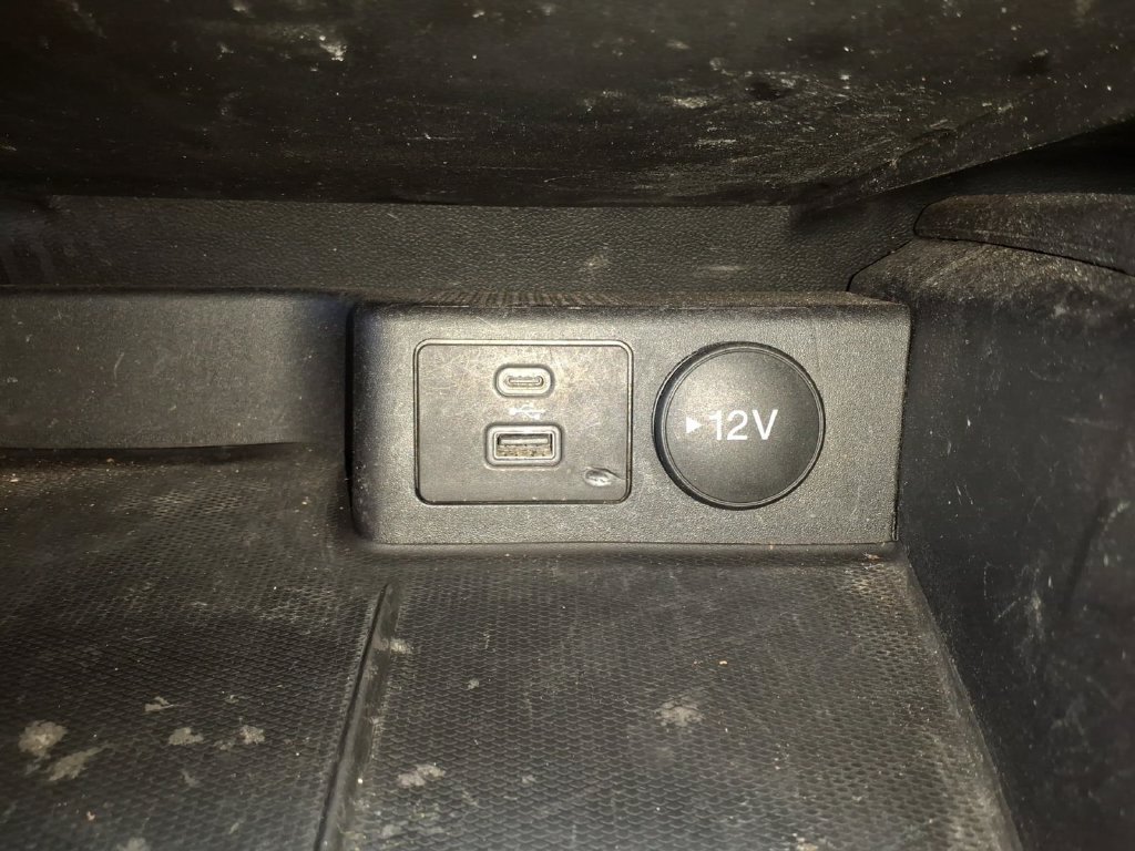 Used 2022 Silver Metallic Ford SE image 12