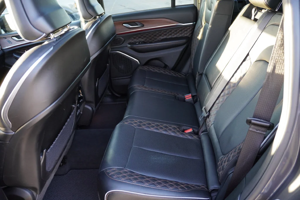 Certified Used 2025 Gray Jeep Summit image 18