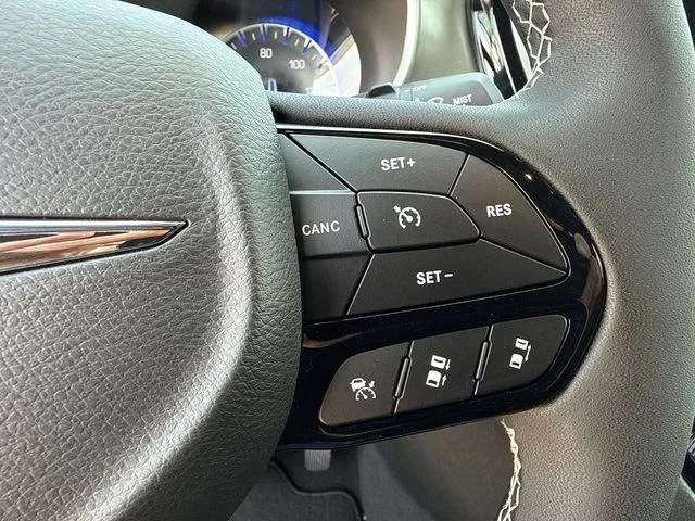 New 2026 Diamond Black Crystal Pearl-Coat Exterior Paint Chrysler Select image 28