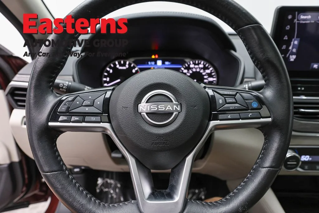 Used 2024 Red Nissan 2.5 SL image 10