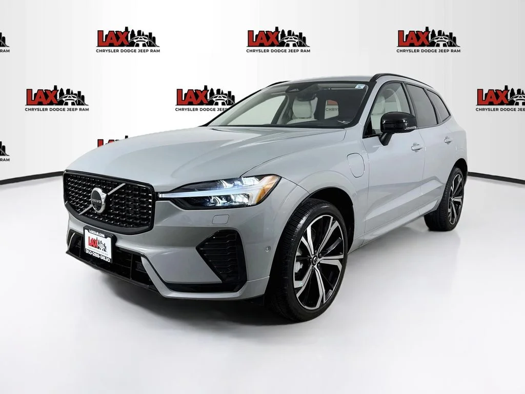 Used 2025 Gray Volvo T8 Ultra image 3