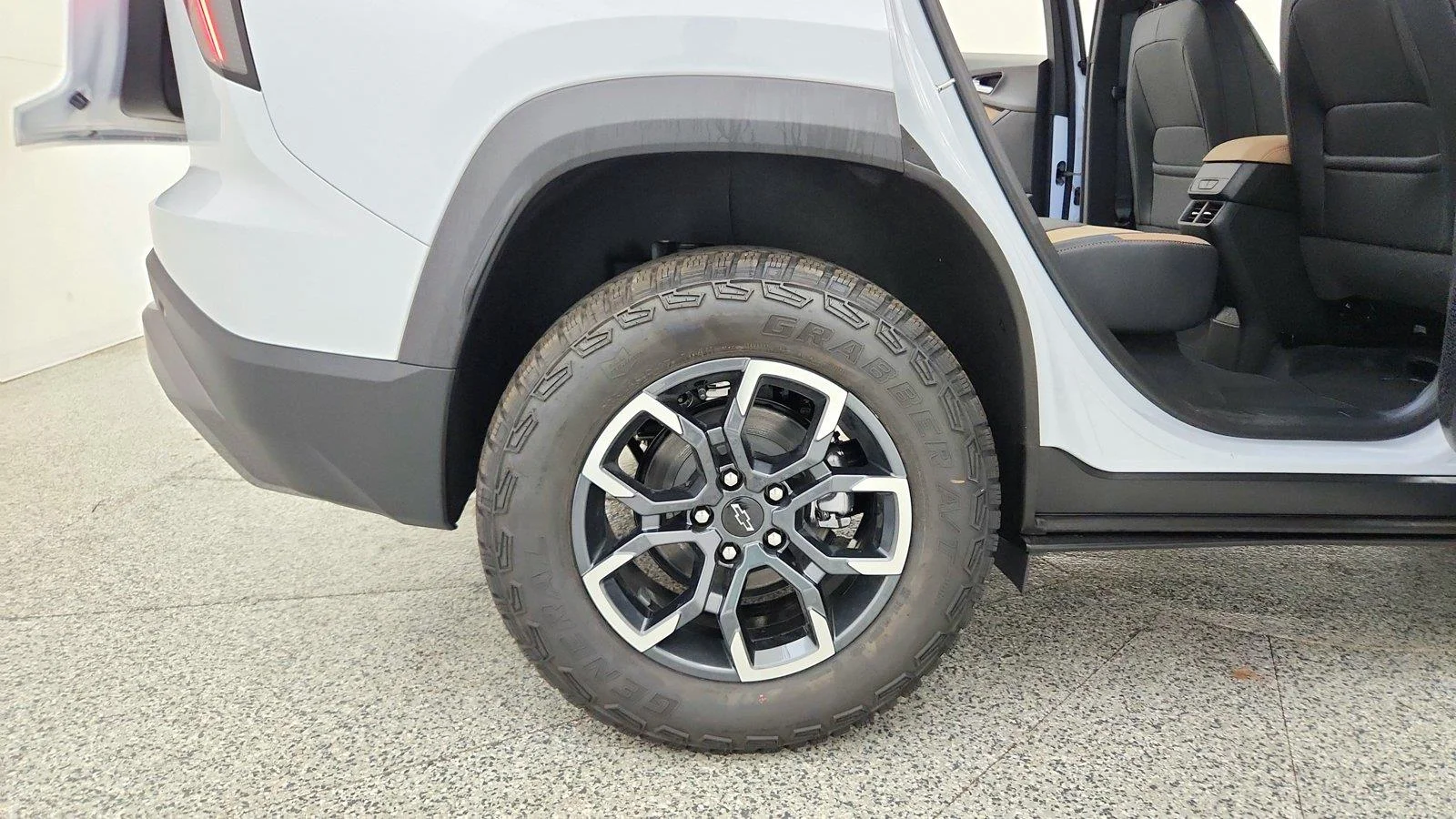 2027 Chevrolet Equinox ACTIV - Photo 35