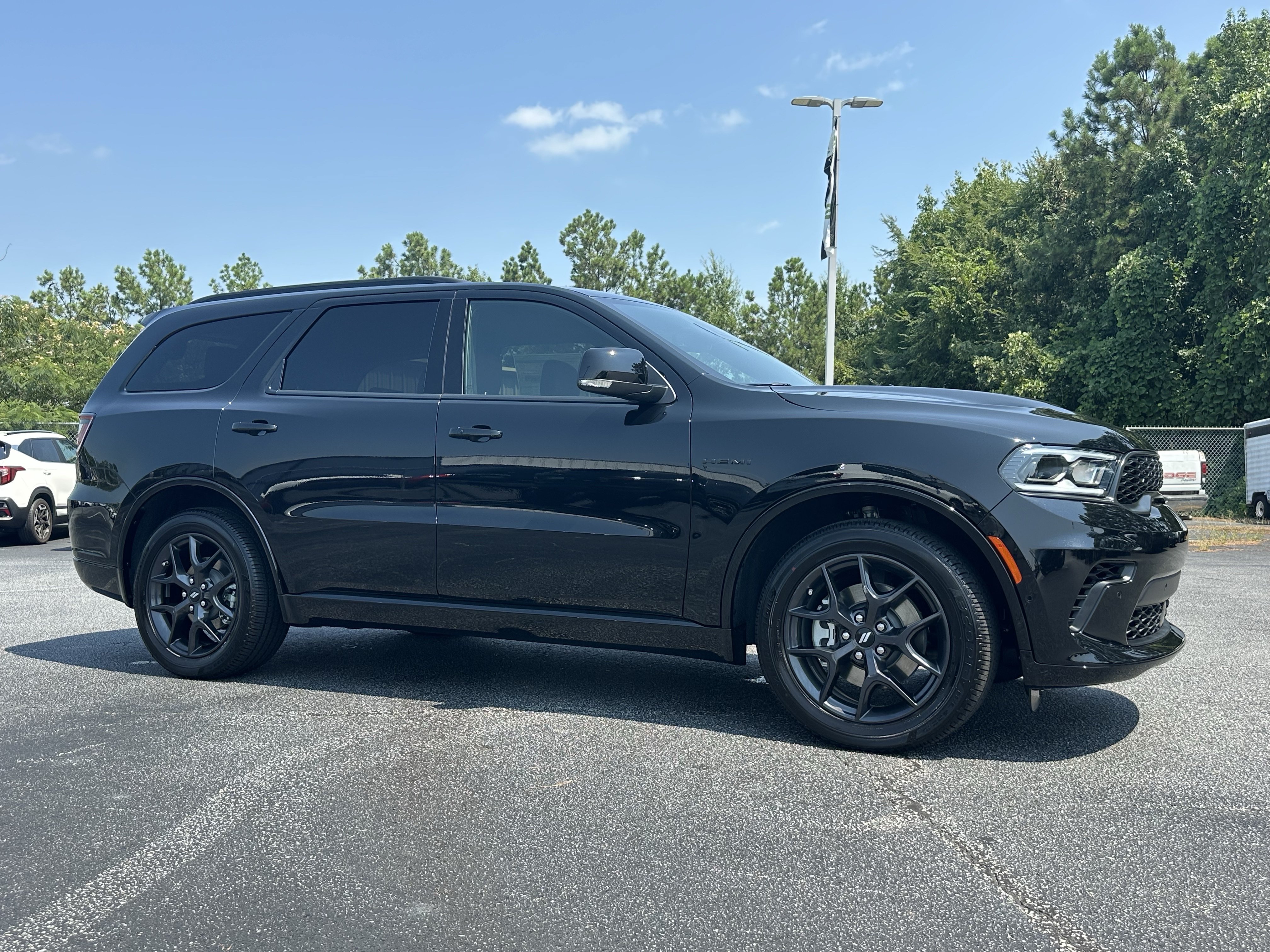 New 2026 Diamond Black Clear-Coat Exterior Paint Dodge GT Plus HEMI V8 image 2