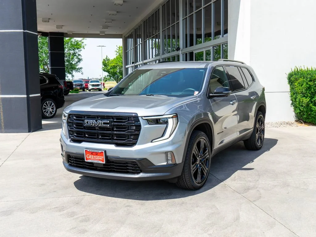 New 2026 Sterling Metallic GMC Elevation image 3