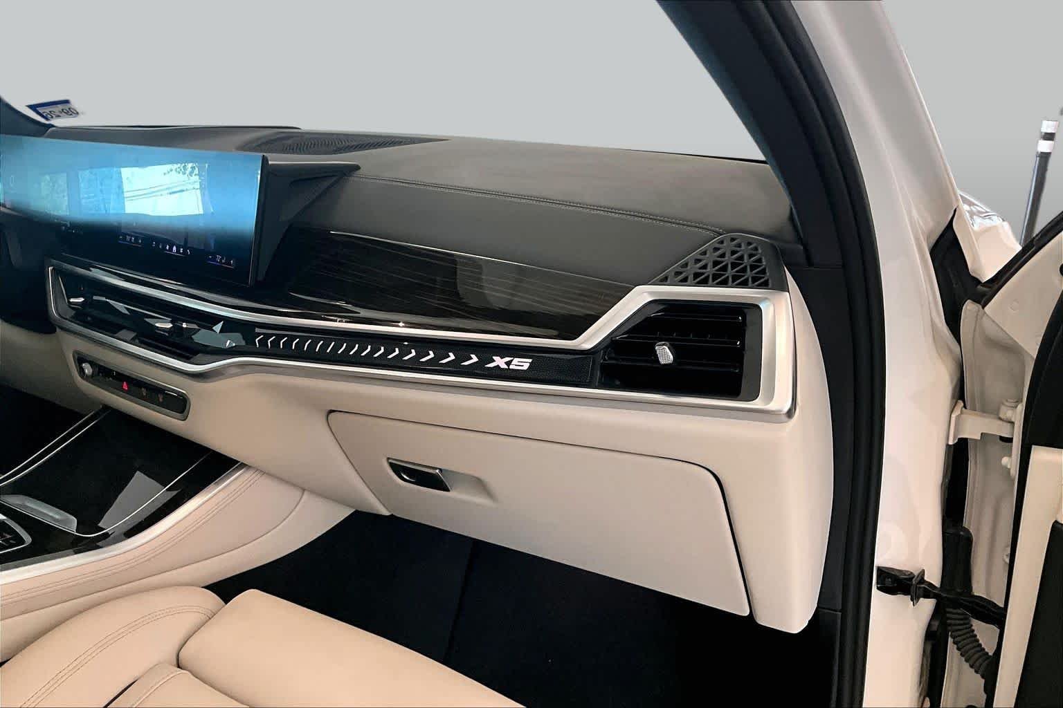 Used 2024 Alpine White BMW sDrive40i image 17