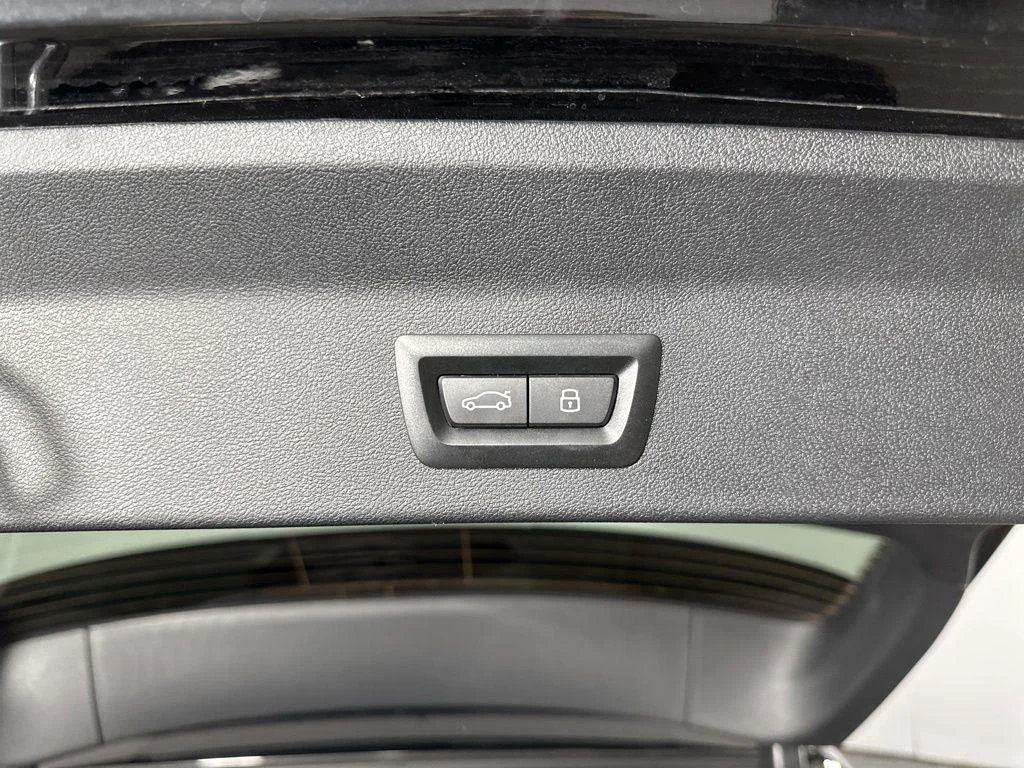 Used 2024 Jet Black BMW xDrive30i image 29