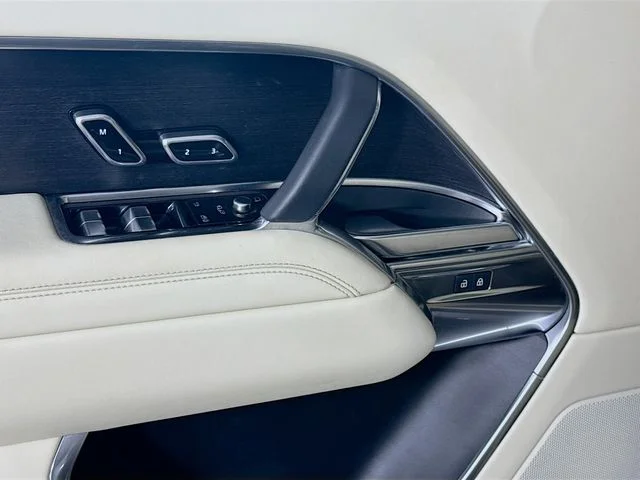 Used 2023 Gray Land Rover SE image 20