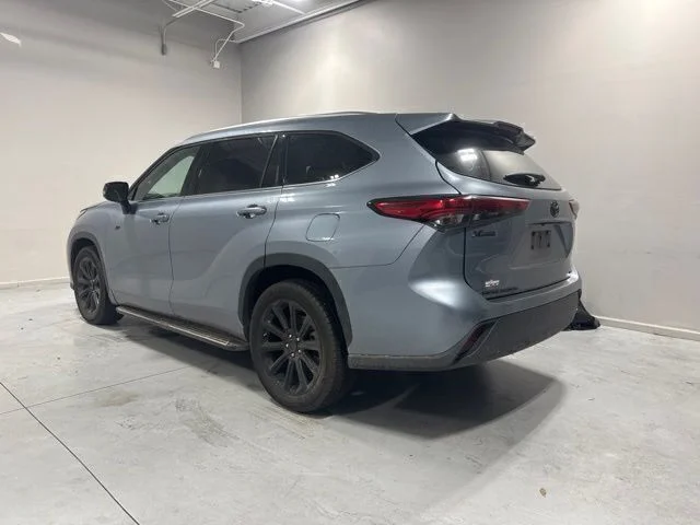 Used 2021  Toyota XLE image 8
