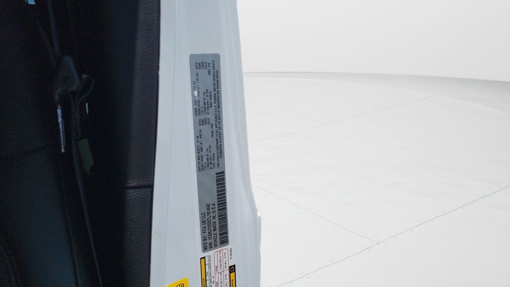 New 2026 Bright White Clear-Coat Exterior Paint Jeep Mojave X image 27