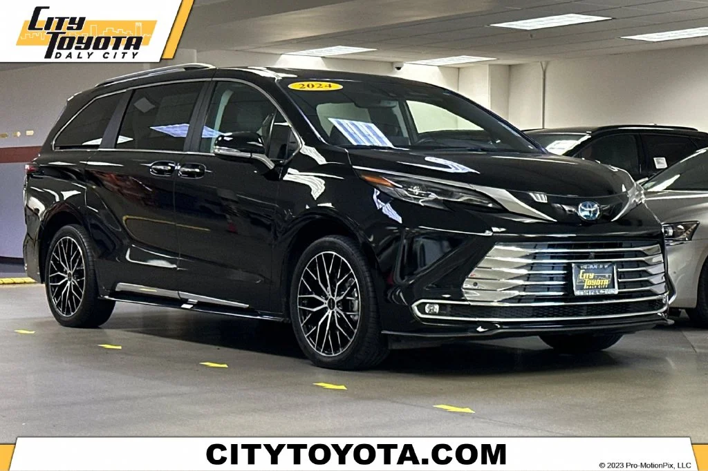 2024 Toyota Sienna Platinum