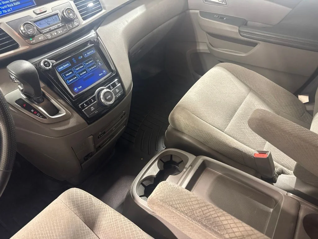Used 2016 Lunar Silver Metallic Honda SE image 14