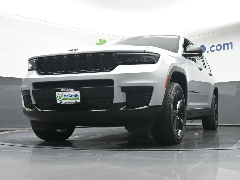 Used 2023 Silver Jeep Altitude image 8