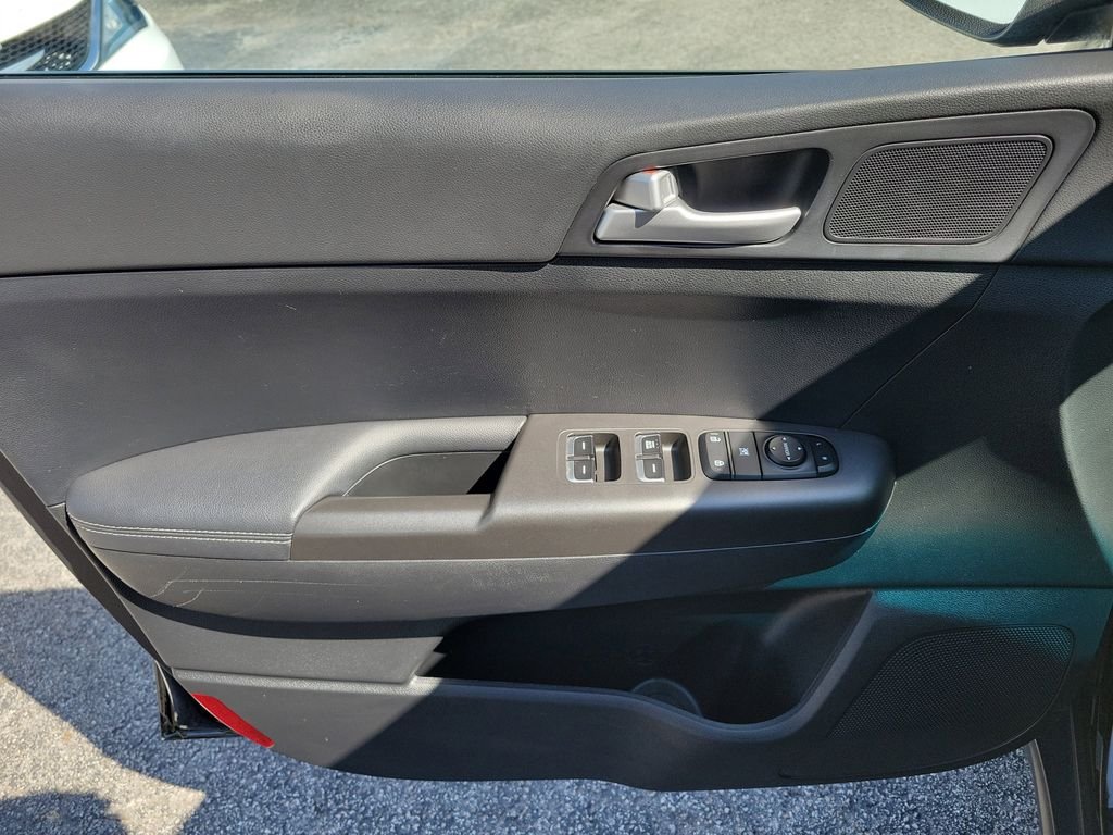 Used 2022 Red Kia LX image 19