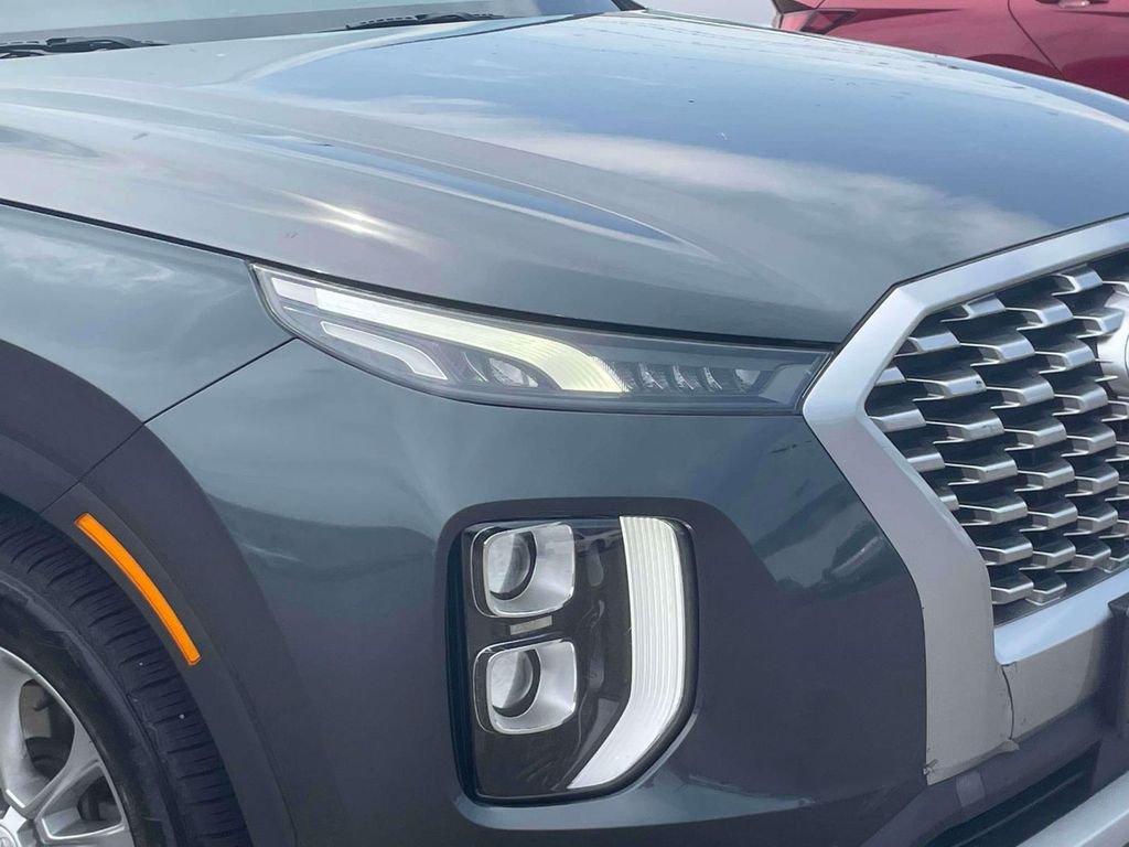 Used 2020 Green Hyundai SE image 10