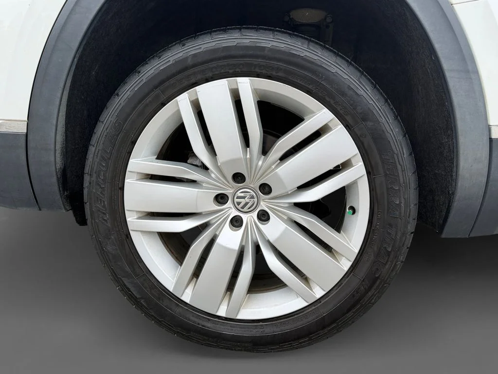 Used 2019 White Volkswagen SEL Premium image 17