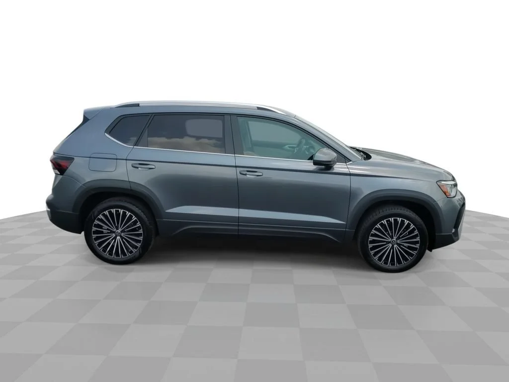 Used 2025 Gray Volkswagen 1.5T SE image 9