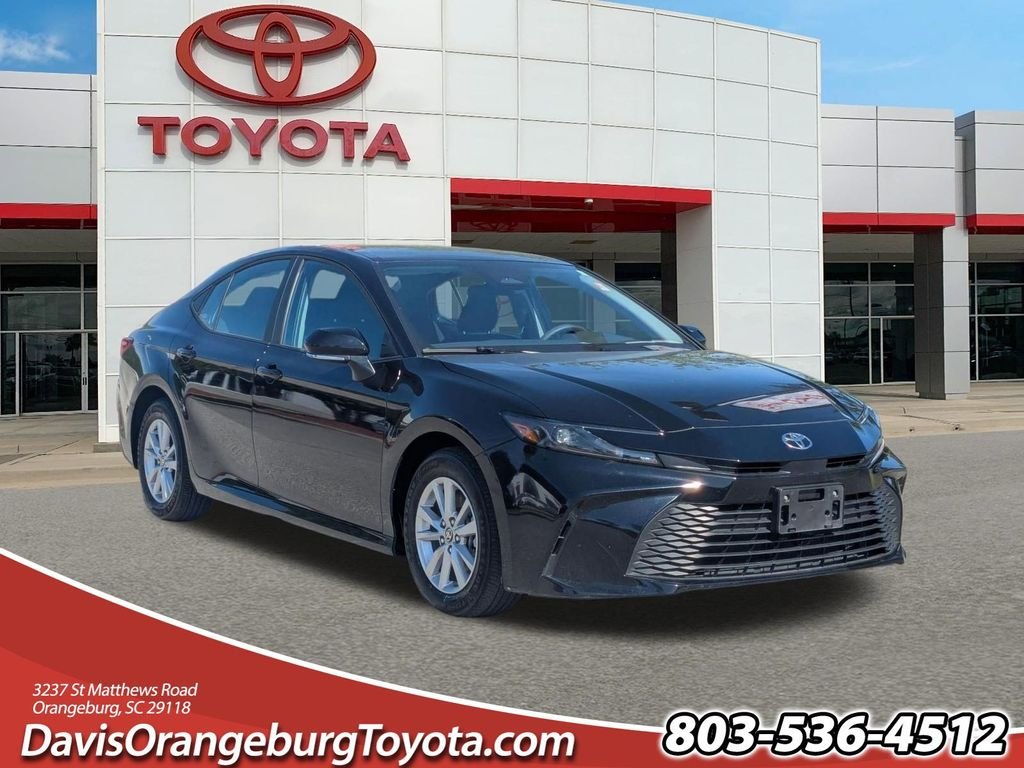 2025 Toyota Camry LE Hybrid's photo