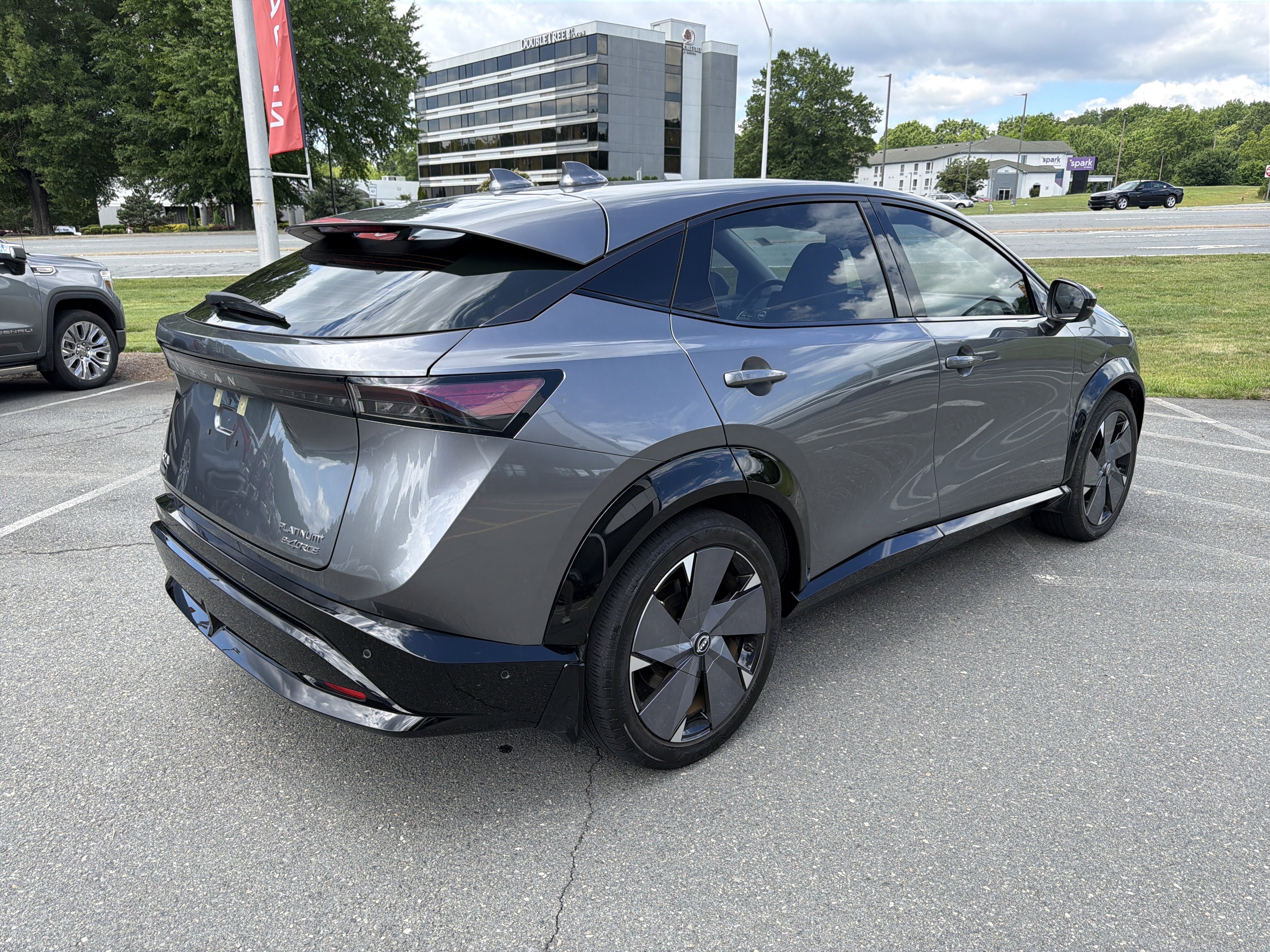 Used 2023  Nissan  image 5