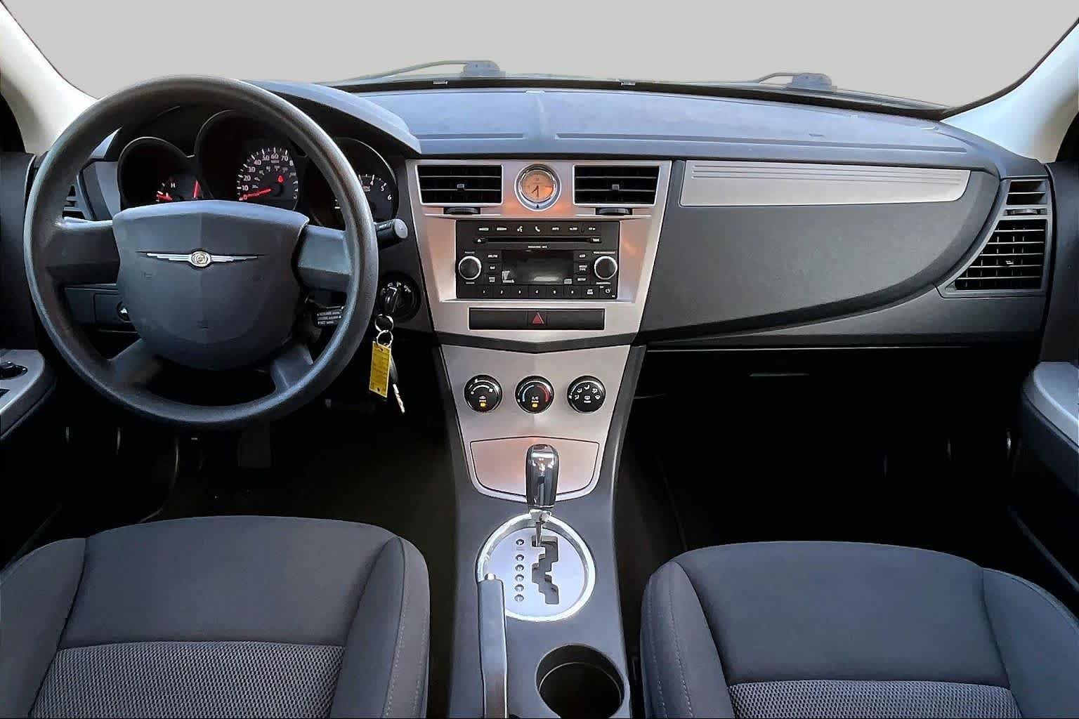 Used 2010 Brilliant Black Crystal Pearl Chrysler Touring image 13