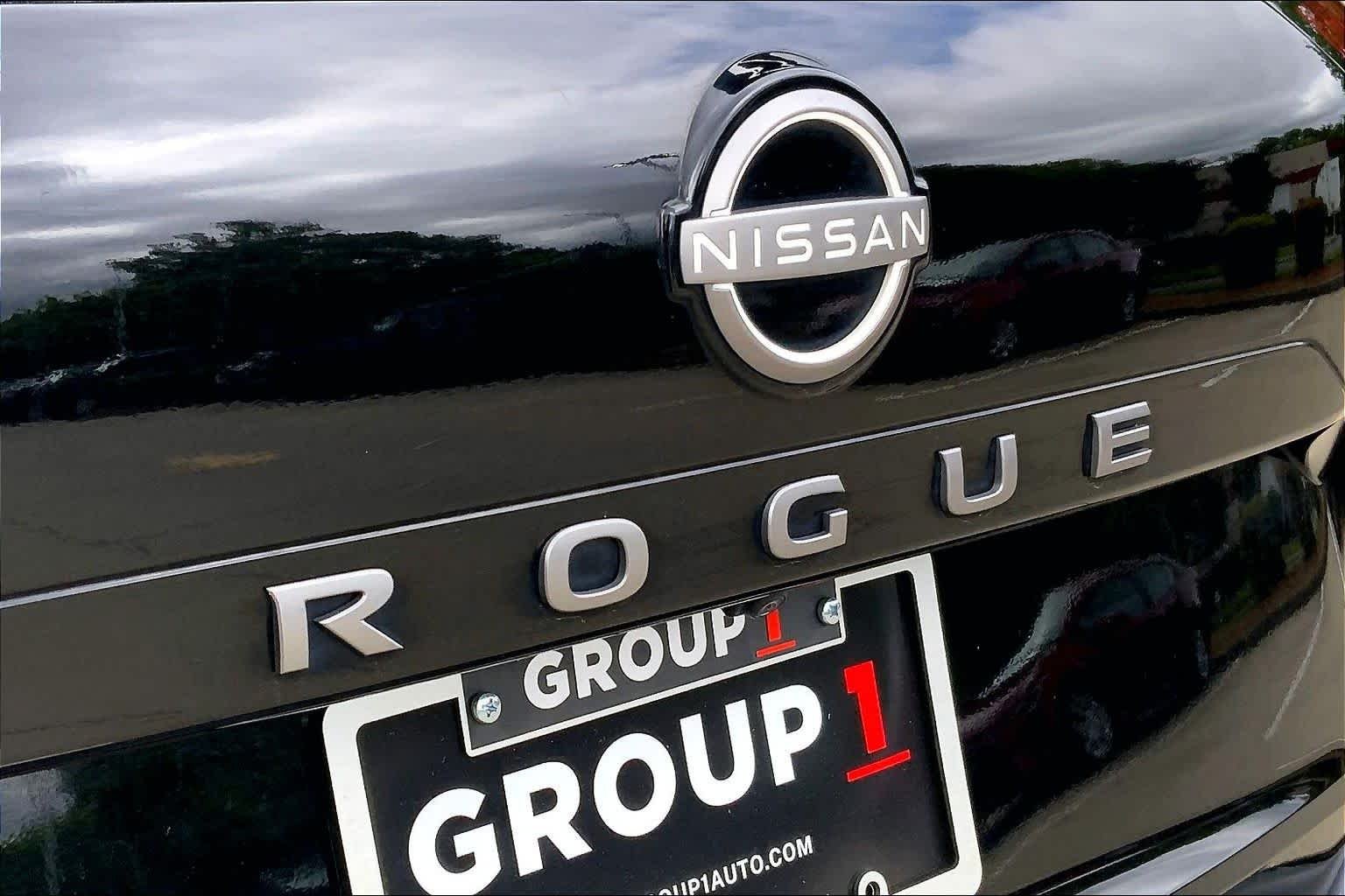 Used 2024 Super Black Nissan S image 31