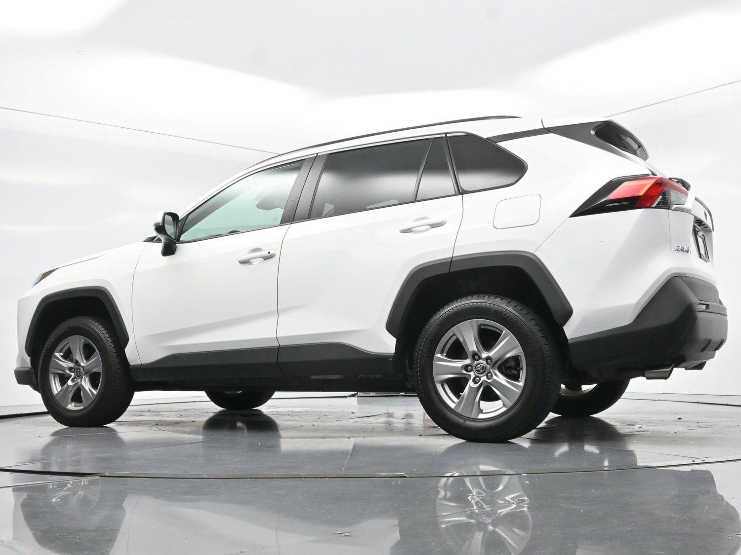 Used 2022 White Toyota XLE image 46