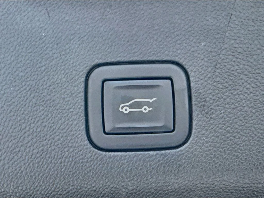 Used 2021 Blue Chevrolet RST image 31