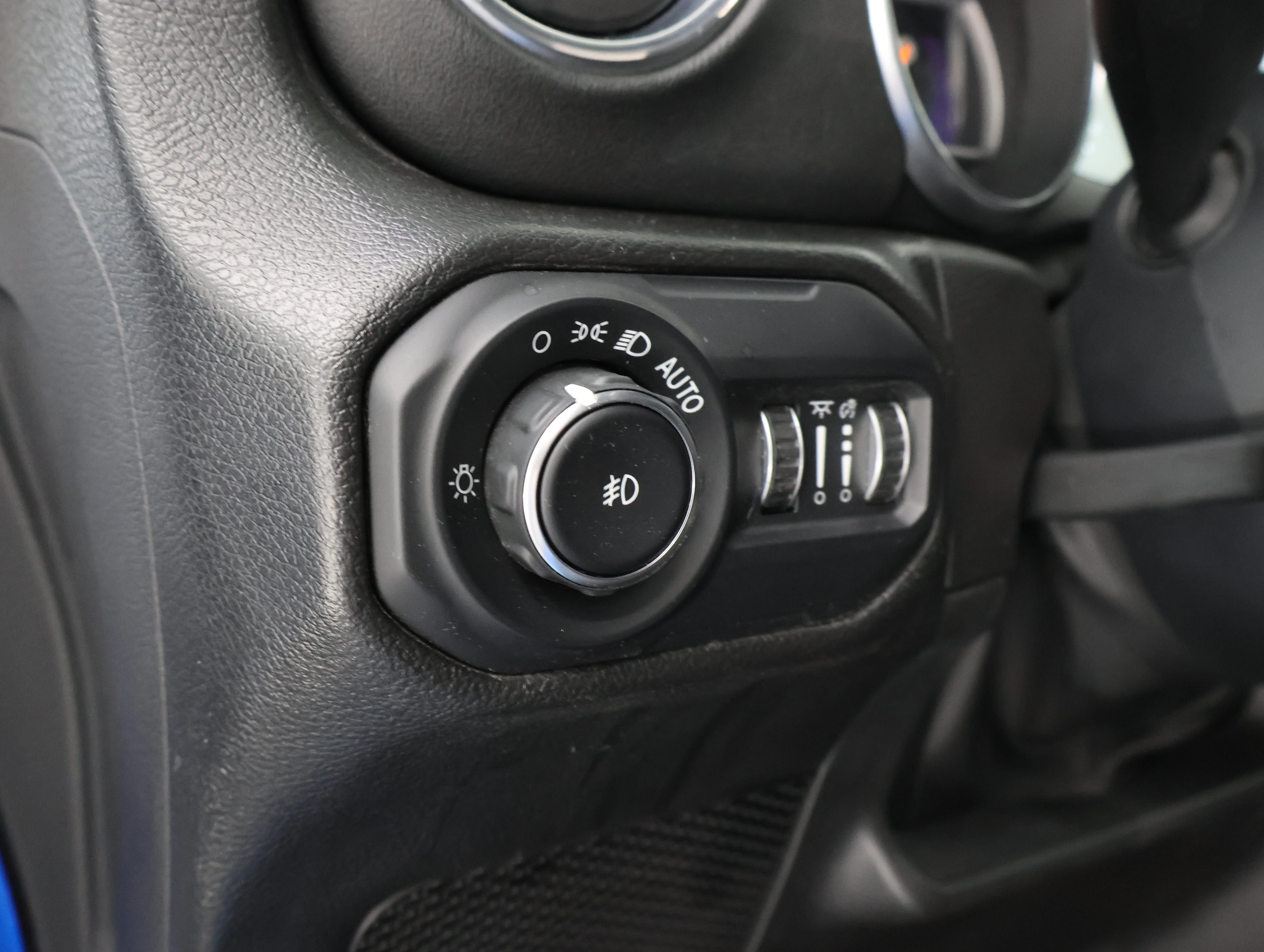 Used 2022 Hydro Blue Pearlcoat Jeep Unlimited Sahara image 41
