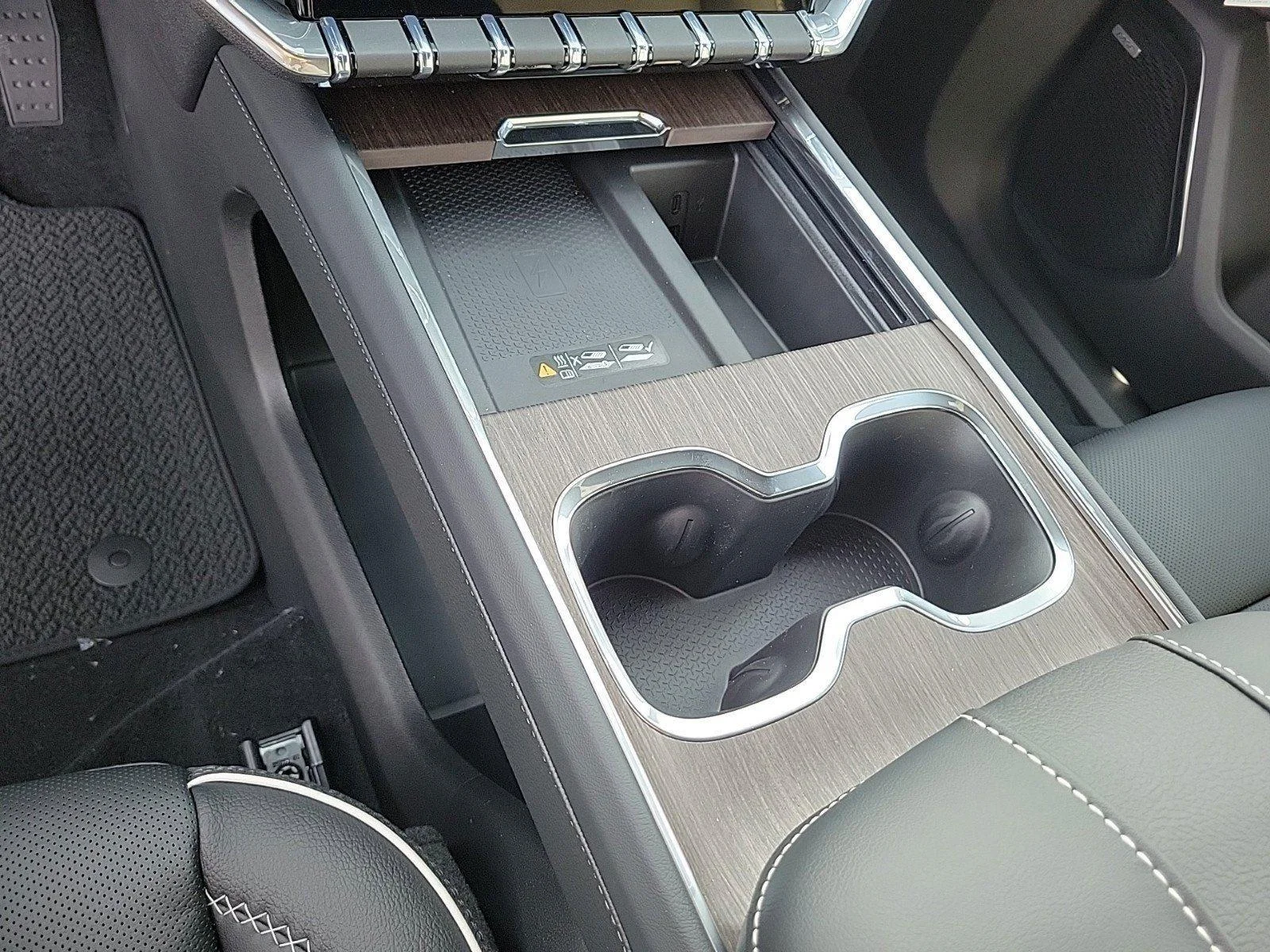 2026 GMC Acadia Denali - Photo 28