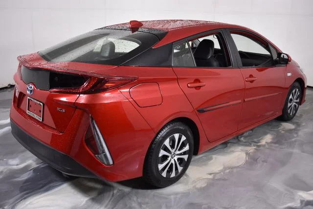 Used 2021 Red Toyota XLE image 9