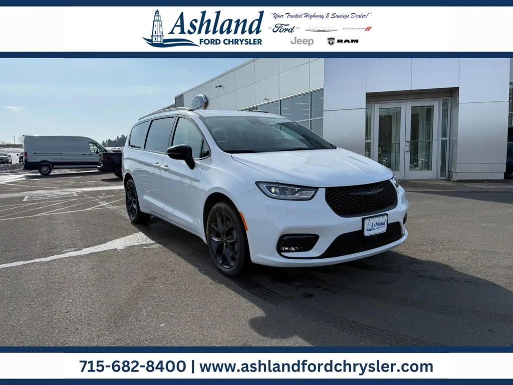 2026 Chrysler Pacifica Select AWD's photo