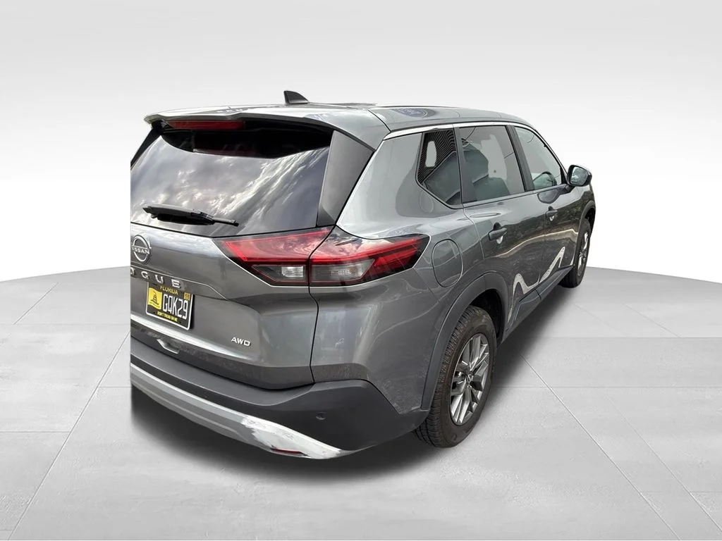 Used 2023 Gray Nissan S image 7