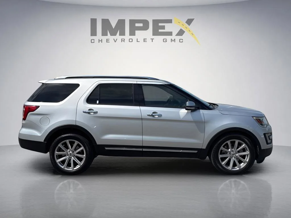 Used 2017  Ford Limited image 6