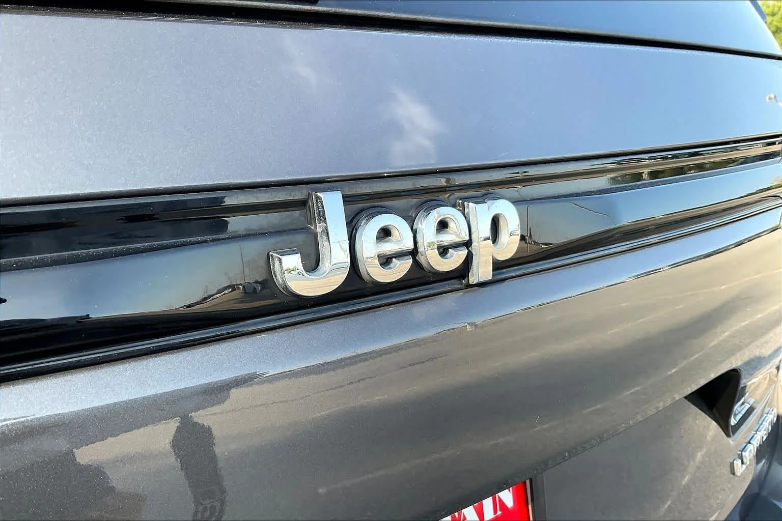 Used 2023 Baltic Gray Metallic Clearcoat Jeep Laredo image 59