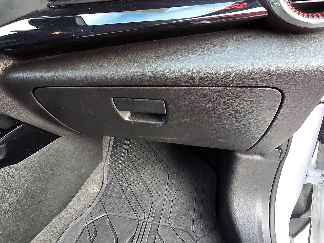 Used 2025 Summit White Chevrolet 2RS image 36
