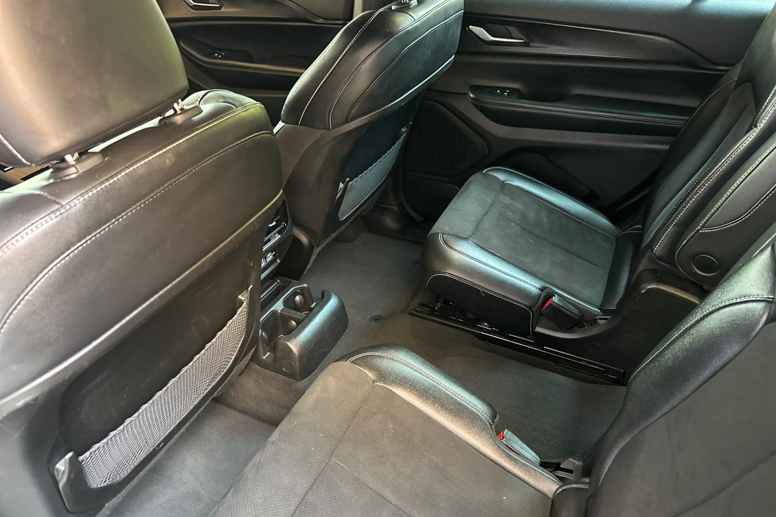 Used 2023 Gray Jeep Altitude image 16