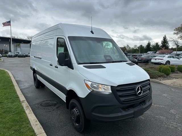 New 2026 Arctic White Mercedes-Benz Cargo 170 WB image 7