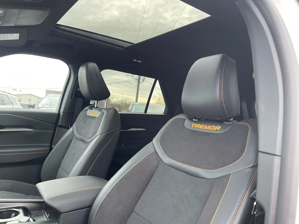 New 2026 Star White Metallic Tri-Coat Ford Tremor® image 15