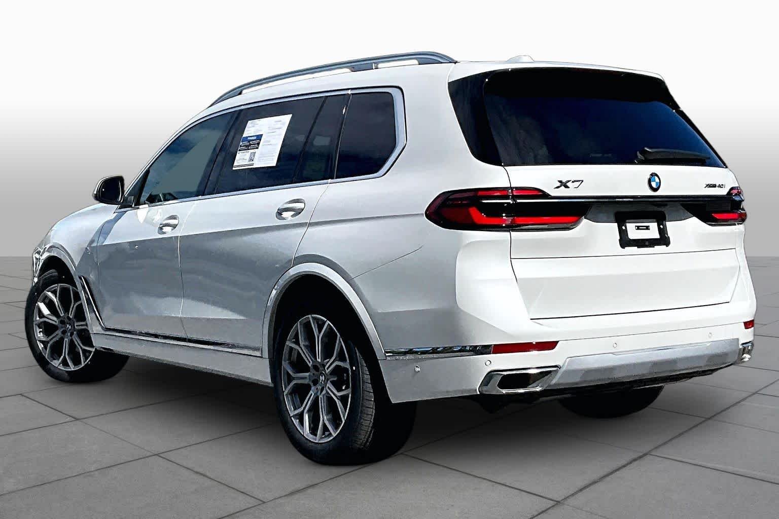 Used 2026 Mineral White Metallic BMW xDrive40i image 12