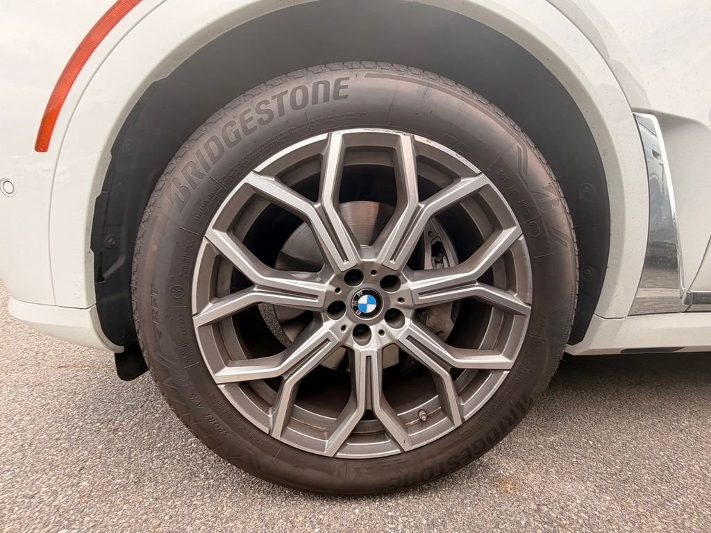 Certified Used 2024 Alpine White BMW xDrive40i image 6