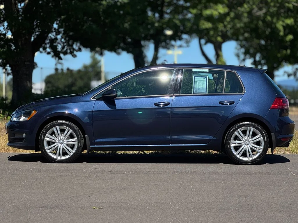 Used 2016 Night Blue Metallic Volkswagen TSI SE 4-Door image 4