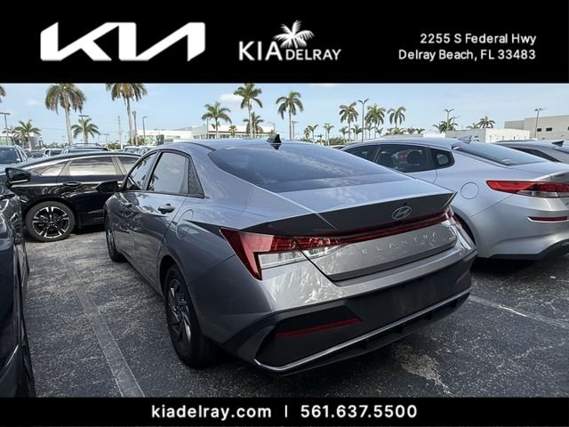 Used 2025 Silver Hyundai Blue image 8