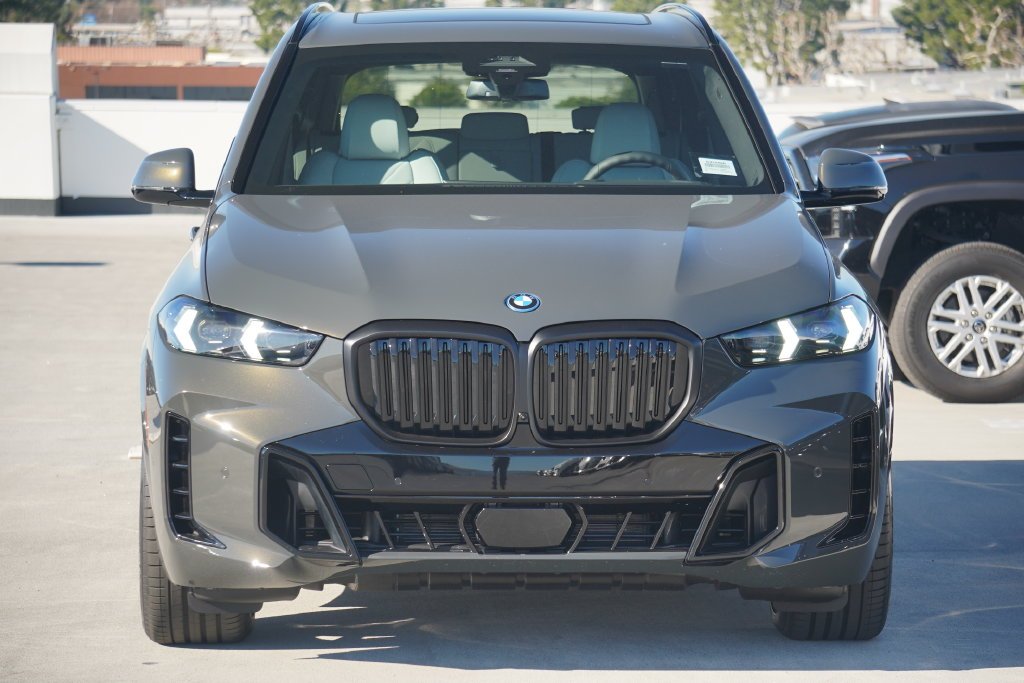 Used 2026 Dravit Gray Metallic BMW xDrive50e image 2
