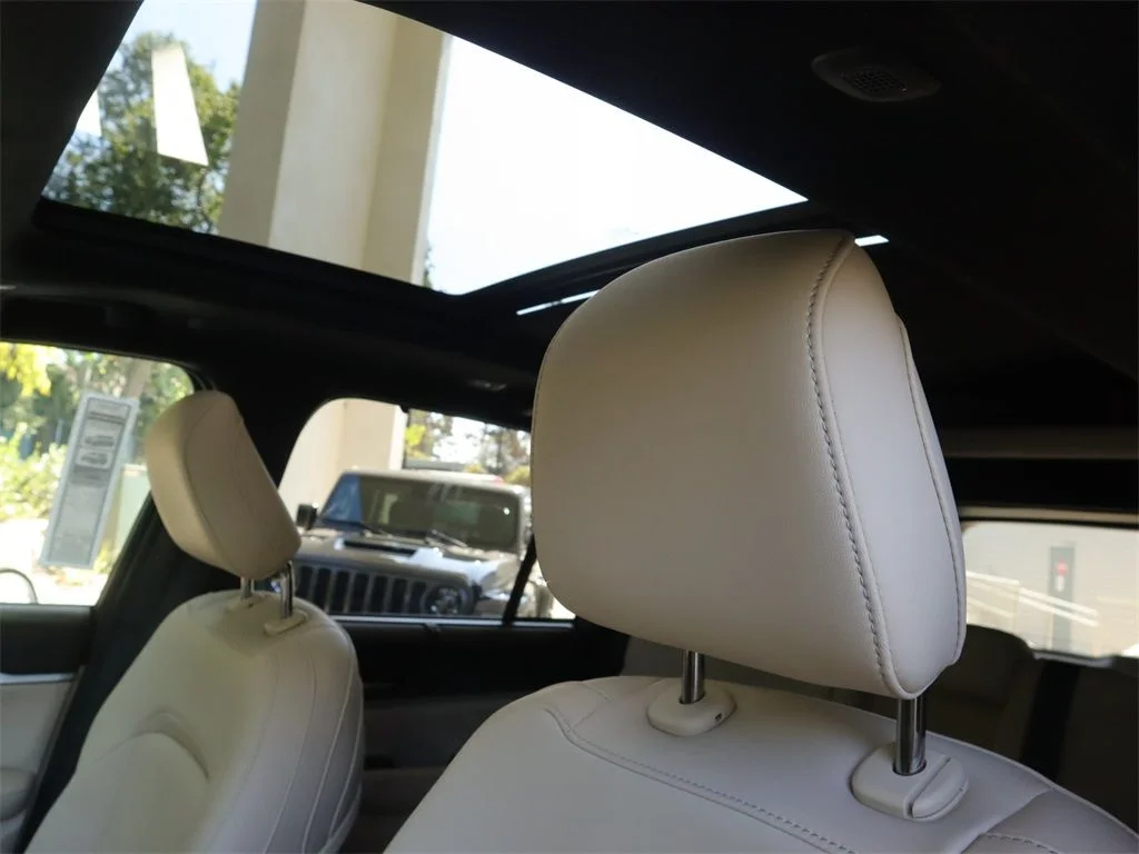 New 2023 Silver Jeep 4xe image 22