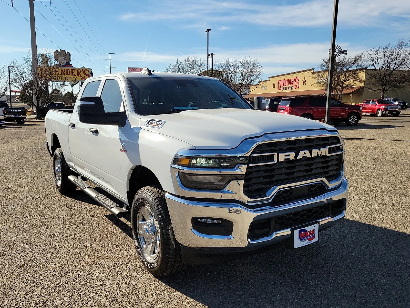 New 2026 PW7 Bright Whit Ram TRADESMAN CREW CAB 4X4 6