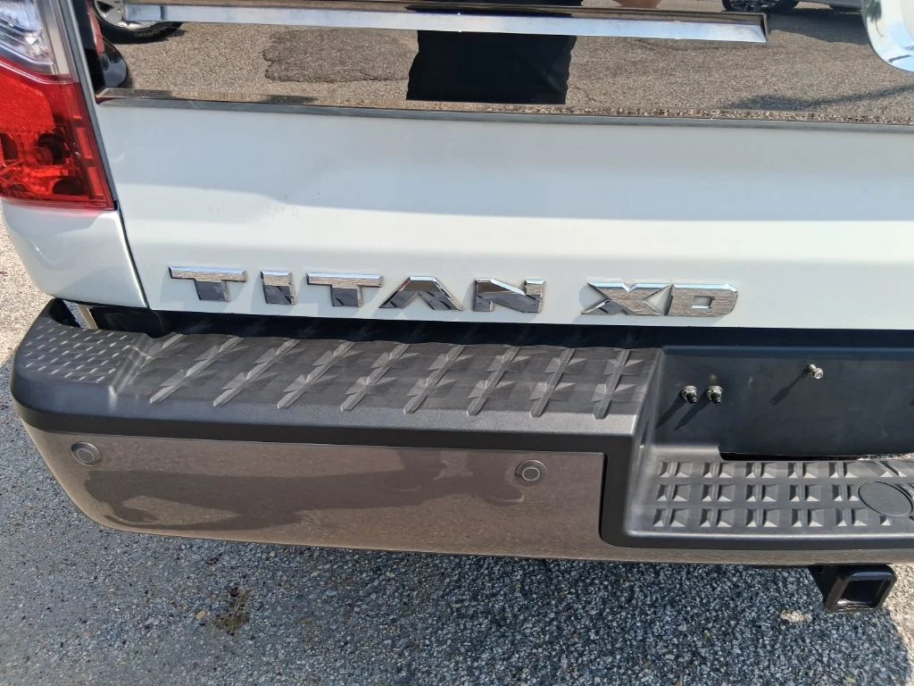 Used 2016 White Nissan Platinum Reserve image 16