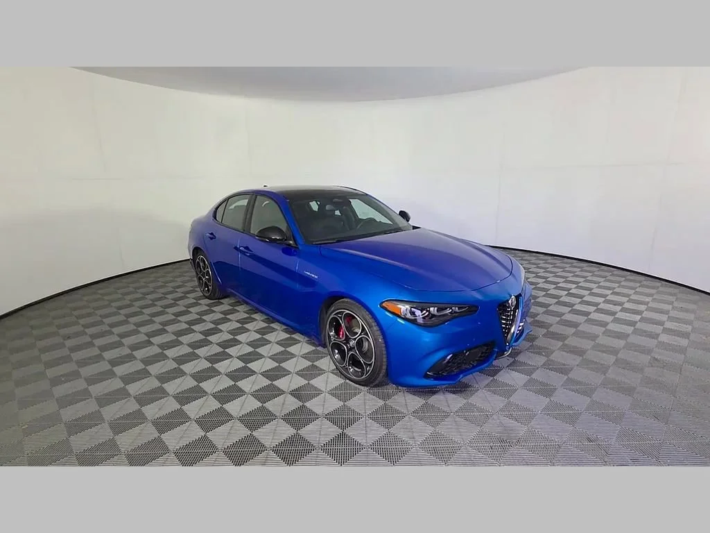 2025 Alfa Romeo Giulia Base - Photo 25