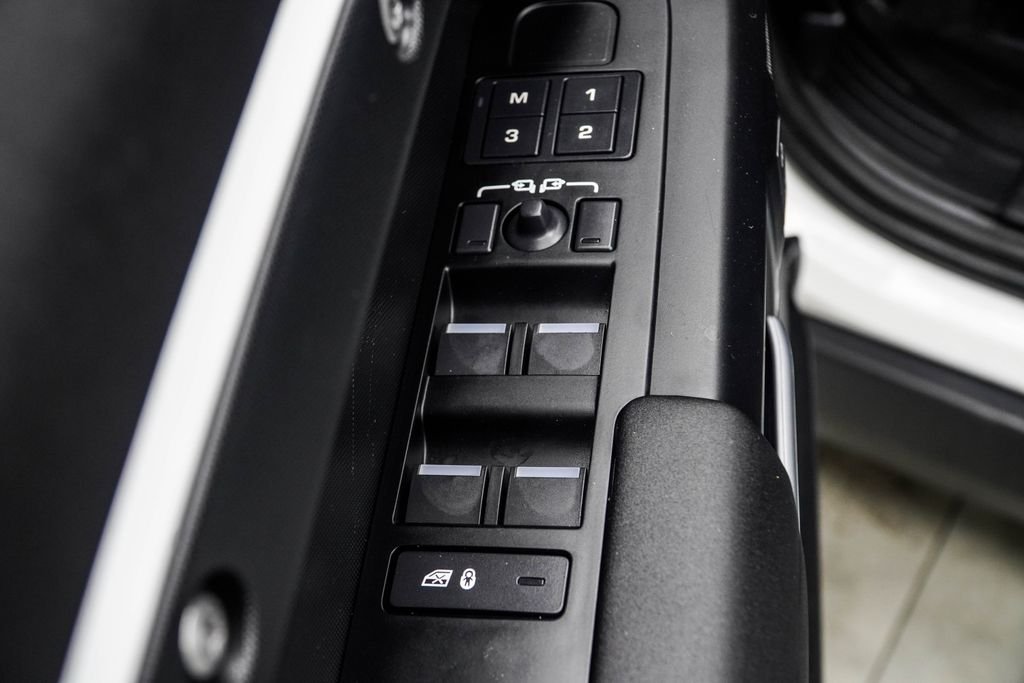 Used 2025 White Land Rover S image 40