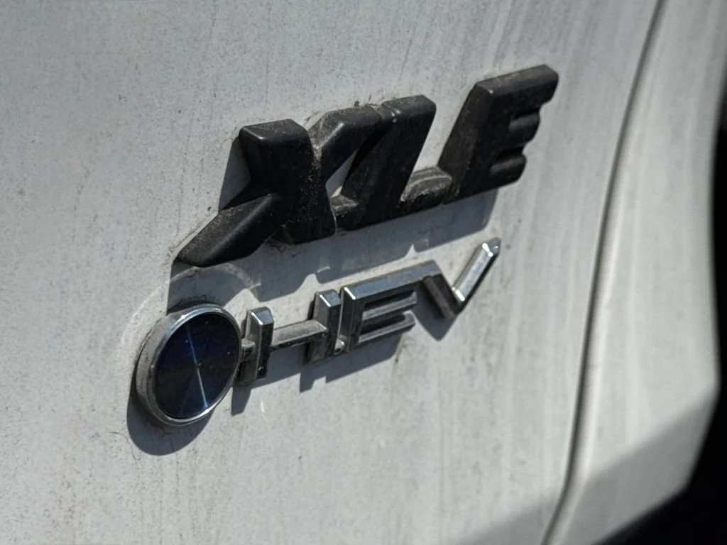Used 2025  Toyota Hybrid XLE image 18